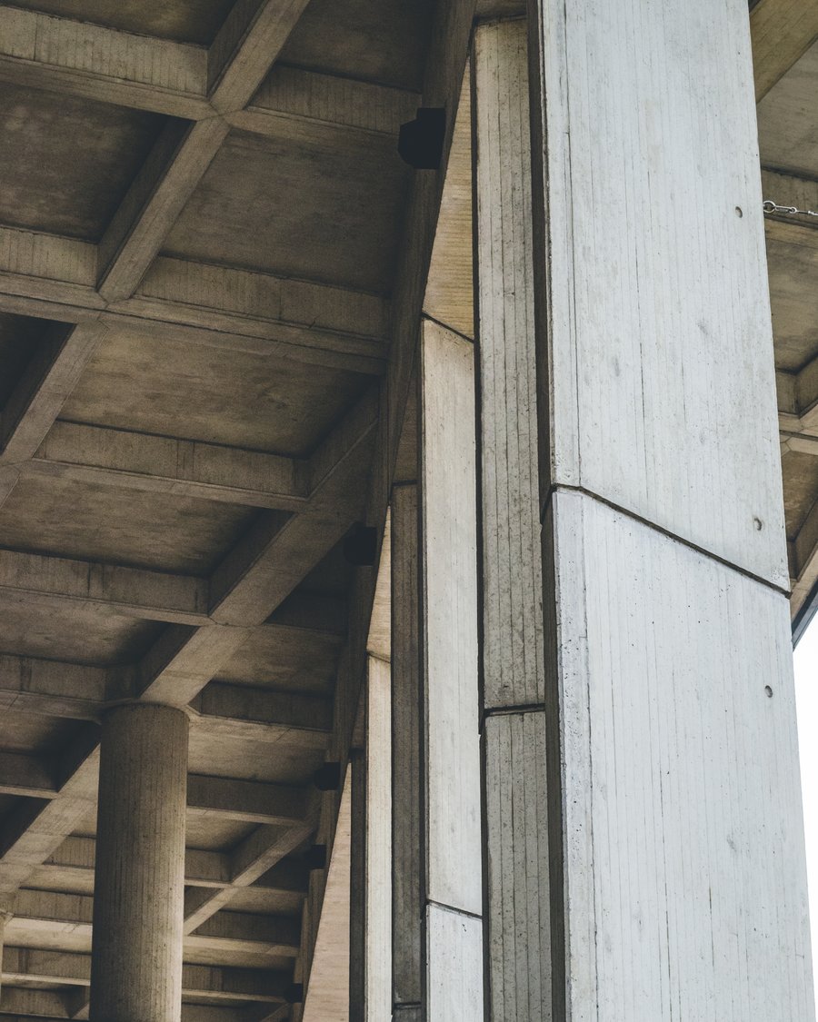 Concrete frame structure with columns and coffered slab